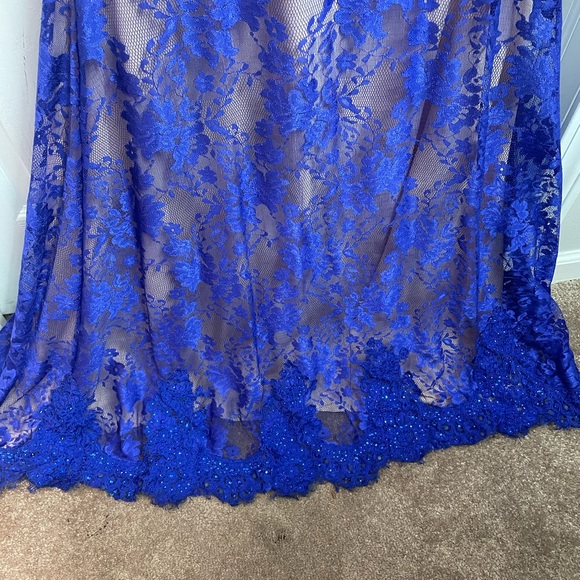 Gorgeous blue lace embellished gown. - Picture 4 of 4
